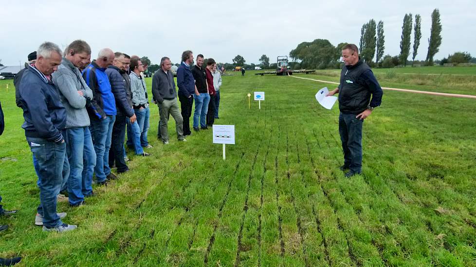 Een serieuze optie lijkt het verdunnen van de mest met water. Mits geborgd, mag dit met de sleepvoet. De adviseur van PPP-Agro vindt dit een mooie manier van bemesten omdat, naast een goede benutting, de kans ook veel kleiner is dat mest met het gras omho