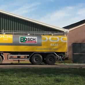 Loonwerkbedrijf Bosch (Hengelo) gebruikt een oude melktank voor de vloeibare kunstmest. In de roestvrijstalen melktank rijdt Bosch de kunstmest naar de boer om het samen met de drijfmest uit te kunnen rijden.