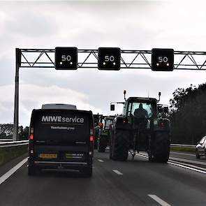 Stapvoets rijden over de A32 bij Meppel.