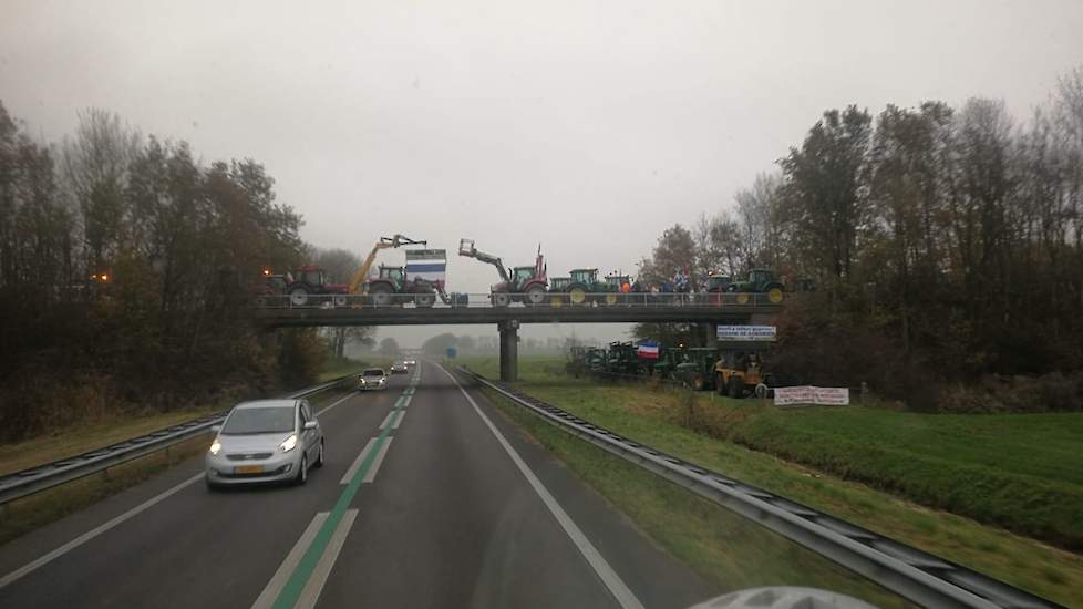 Boeren bij de N46 bij Bedum (GR).