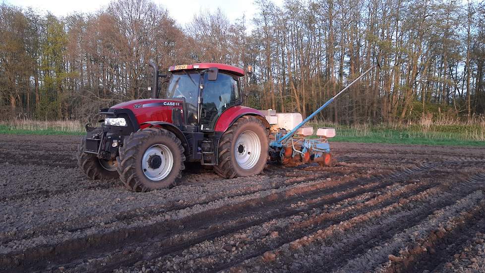 Op de lichtere gronden komt het zaaien al op gang, op 15 april zaaide een deelnemer uit het Brabantse Goirle zijn LG 31.220.