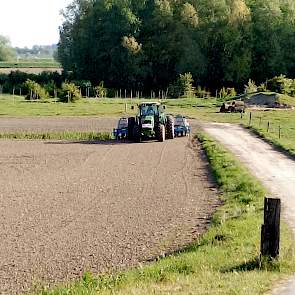 LG 31.245 zaaien in de Betuwe, Lienden, op 27 april.