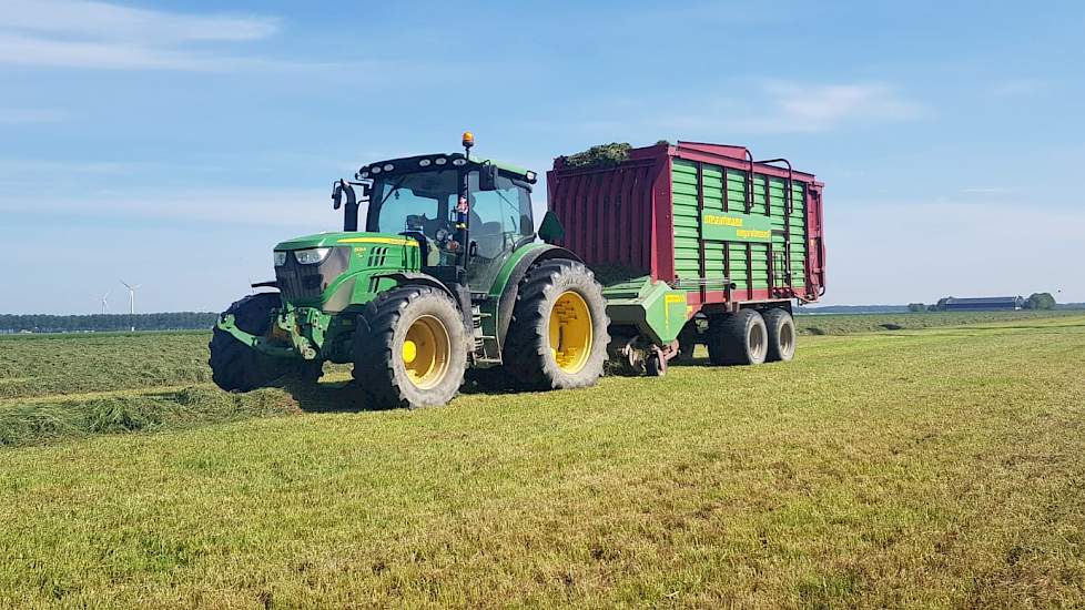 Op 8 mei gaat het gras in de kuil, naar schatting zo'n 3500 kg ds per hectare