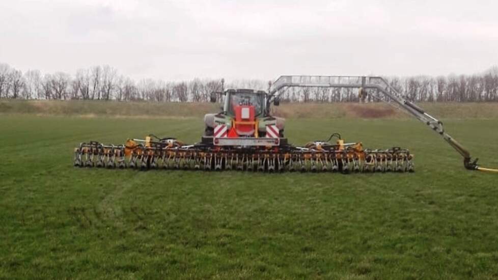 Op 20 februari liet Ruben de loonwerker 27 m3 drijfmest rijden met 7 m3 water, waar een week later regen op gevallen is. ‘Vroeg bemesten zodra de grond het toelaat, om het bodemleven en gras op gang te brengen.’