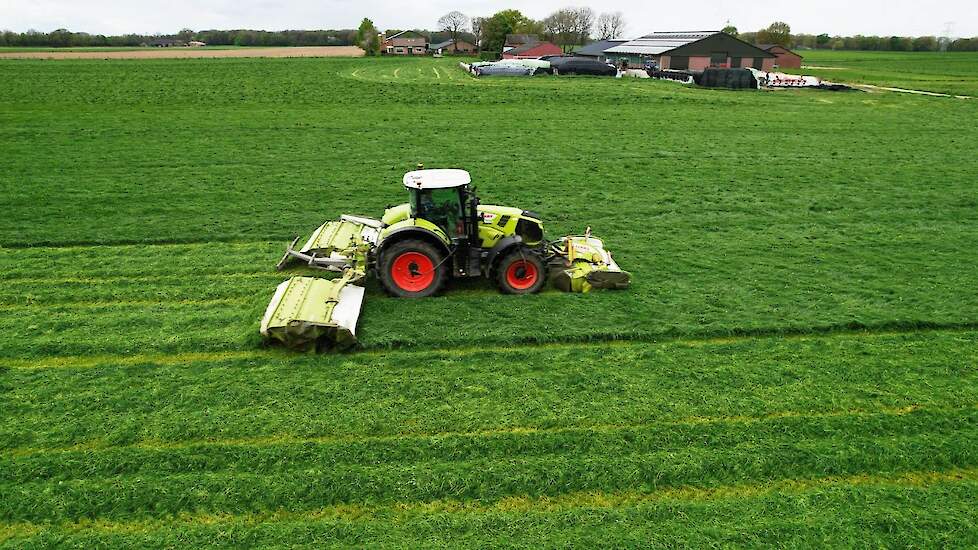 Op vrijdag 28 april ging de maaier in het gras bij melkveehouder Silvain Kusters in Guttecoven, Zuid-Limburg