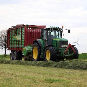 Maandagochtend ging het gras de kuil in