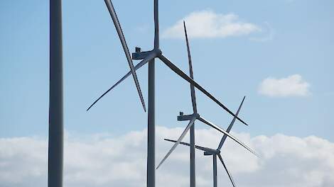 FrieslandCampina mag beginnen met vier windturbines langs A50