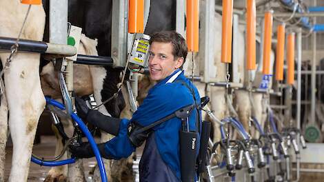 Fotoserie: Robert Bentert heeft minder last van schouders dankzij exoskelet