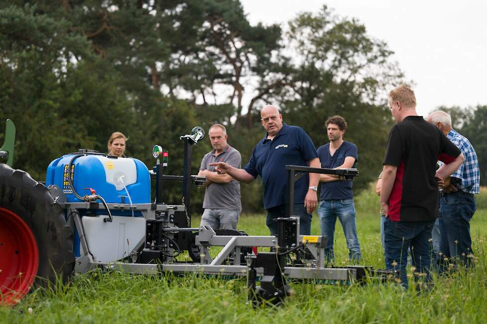 Figuur 1. Met een spotsprayer kan ridderzuring in kruidenrijk grasland worden bestreden bij Erve Mentink