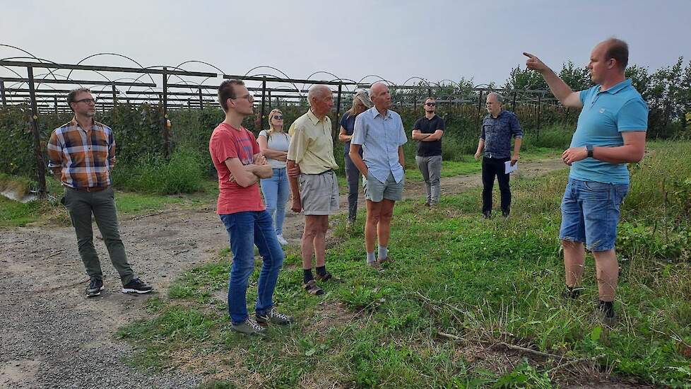 Bij fruitteler Anton van Garderen staat waterkwaliteit centraal (foto: Ellen Klein).