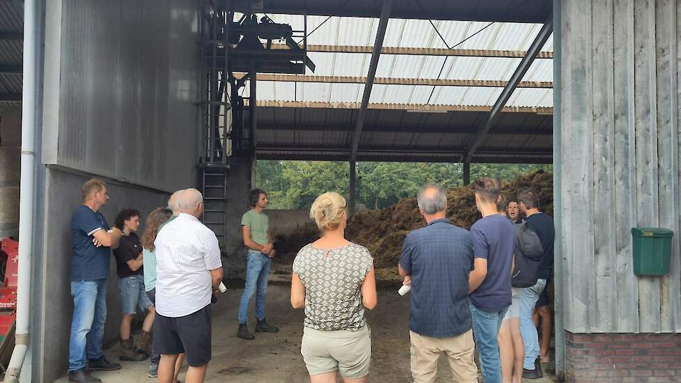 Veel interactie tijdens de rondleiding door melkveehouder Jan Willem Breukink (foto: De IJsselvallei).