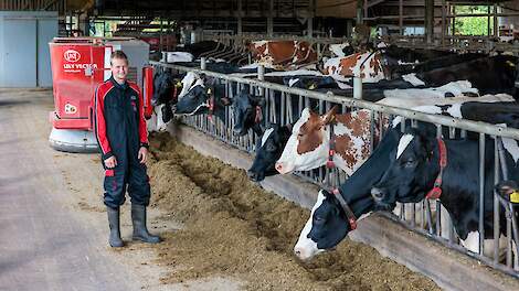 Melkveehouders Van de Vosse uit Haule: “De voerrobot bespaart ons nóg meer tijd dan de melkrobot”