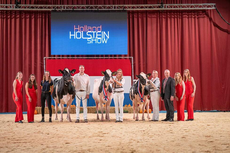 De kampioenes van de zwartbonte middenklasse: v.r.n.l: kampioen Bertha 211, reservekampioene Drouner Cosmo 1836, eervolle vermelding Bons-Holsteins Ella 254.