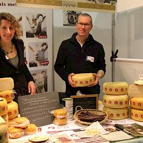 Menigeen op de beurs verkondigt vandaag dat ‘alle goeie dingen klein beginnen’. Cooperatie Nautilus kent inmiddels een toename in zacht fruit. Geitenhouders zijn present, en veel zuivelaars hebben allerlei soorten kaas op de markt gebracht, zoals hier de