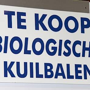 Terwijl bij Agrico gastspreker Ad Verhage over Bioselect verhaalt, proeven bezoekers elders van sambal en paté. Op de Biovak zijn ook balen te koop. Efficient omgaan met stikstof is een ander idee dat leeft op de beurs; Arjan Biesheuvel van Clause prijst