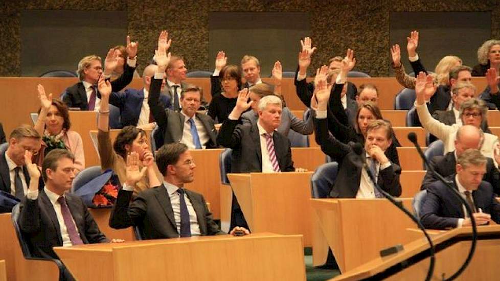 Het echte werk is begonnen. Von Martels zegt de overgang van boer naar wethouder groter te vinden dan die van wethouder naar Kamerlid. Aan het einde van de middag gaat hij met de familie ergens eten. En rijdt ’s avonds met hen mee naar huis.