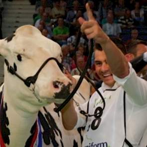 Jimm Holsteins Hellen 589 wordt uitgeroepen tot kampioen van de middenklasse.