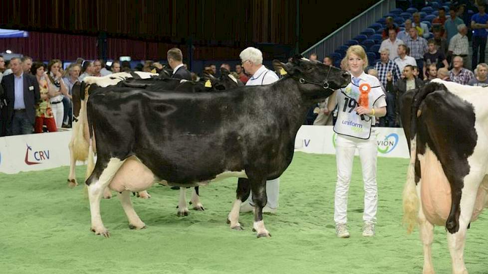 Met haar ruim 16 jaar was Geertje 166 (Leaf x Sunny Boy) de op één na oudste koe in de ring. De koe van de familie Regelink uit Laag-Keppel produceerde al 145.000 kilo melk.