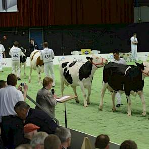 De tweede groep bestond uit nakomelingen van Montbéliarde-stier Redon (Isangrin x Bois Le Vin). Panelcijfer: 5,8.