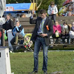 Jurylid Jacob Wijnker kende 8 punten toe aan reservekampioene Bons-Holsteins Ella 169.