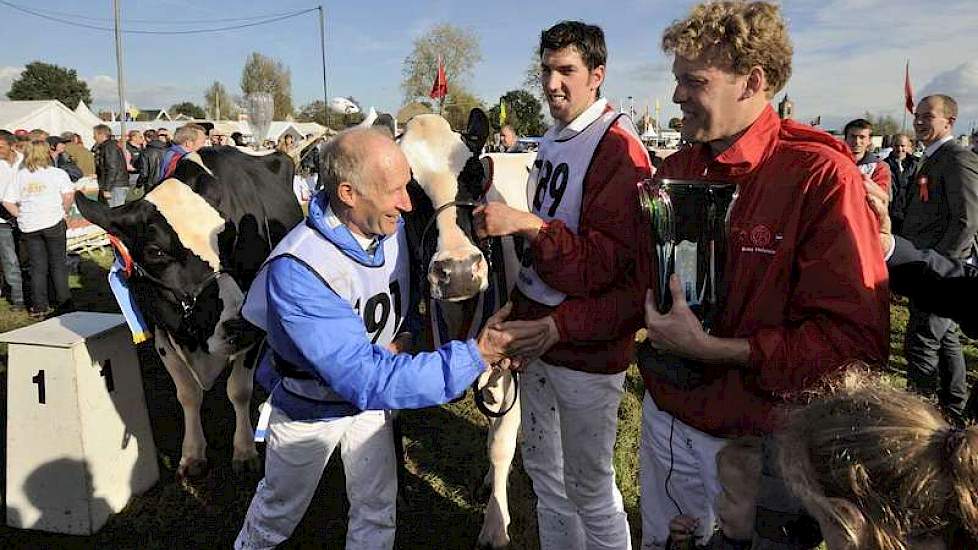 Teus van Dijk feliciteert zijn rivaal met het behaalde succes.