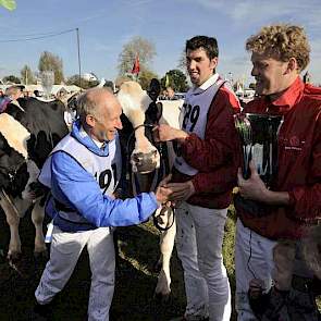 Teus van Dijk feliciteert zijn rivaal met het behaalde succes.