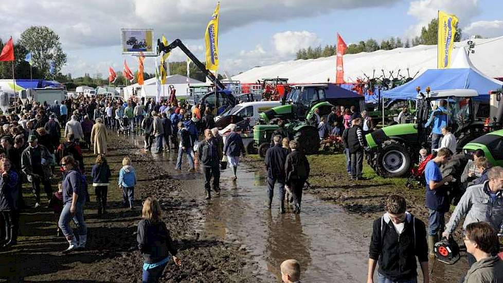 Hoewel het rond het middaguur opklaarde en de finale zelfs onder een stralende zon kon worden afgewerkt, had het 's morgens en de dagen ervoor nog flink geregend. De naweeën waren duidelijk zichtbaar.