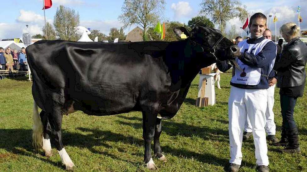 Kampioene bij de vaarzen werd Vink Blesje 149 (v. Laurin) van Bart Vink uit Ottoland.