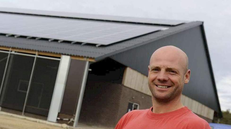 Melkveehouder Gert Vrielink uit Benneveld heeft de eerste Energieneutrale ligboxenstal van Drenthe. Het bedrijf met 65 melkkoeien produceert energie met een zonnepaneleninstallatie, hergebruikt de warmte uit melk en is tevens ingericht voor energiebespari