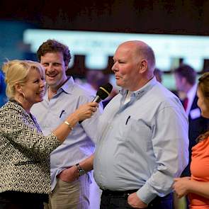 'Je moet de koeien gewoon niet weg doen', grapt Jos Knoef. 'Je moet vooral in alles consequent doorgaan met werkwijzen die zich bewezen hebben en niet te veel wisselen in de bedrijfsvoering.'