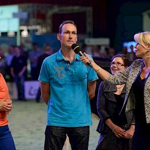 'Ik melk jaar in, jaar uit altijd tweemaal daags zelf', aldus Kees Kortleve. 'Hij moet ze allemaal twee keer per dag in de melkput zien en hij ziet alles', voegt Hermy toe.