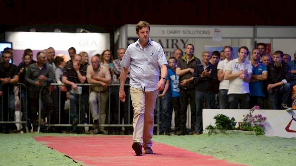 Arno van Velzen uit Meedhuizen (Gr.) fokte 34 honderdtonners en 6 tientonners op zijn 90 koeien tellende melkveebedrijf.