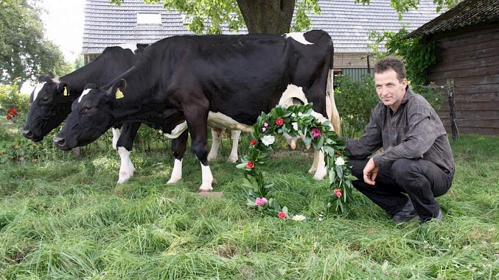 Dan maar met de lauwerkrans vóór de koe waar het vandaag om gaat. Dien 28 leverde tot nu toe 18.431 kg kaas.