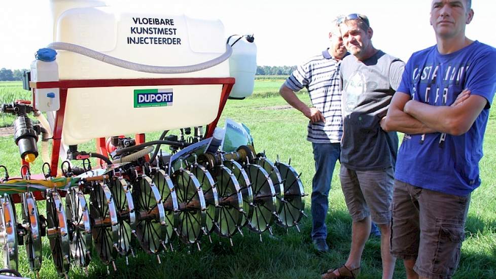 „Omdat de bodem door spuiwater verzuurt moet je meer aan onderhoudsbekalking doen, dus kun je sowieso beter spuiwater uit een biologische luchtwasser toepassen.” Omdat het bij wet verboden is zwavel en dierlijke meststoffen te mengen, weet Leon van Lent v