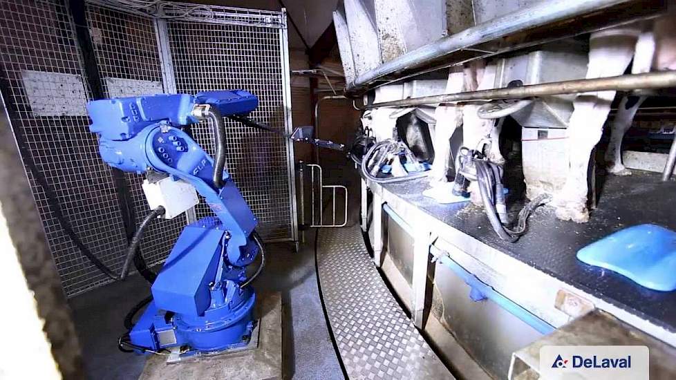 DeLaval spenenspray robot - Melkvee.nl