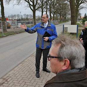 Geurts (met groene sjaal) uitte zijn trots op de sector en de bouw en de daarmee samenhangende werkgelegenheid in de krimpgemeente Berkelland. De nieuwbouw van de fabriek levert 300 banen op. Wel bracht Geurts het toekomstperspectief van jonge boeren onde