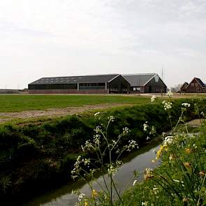 Het nieuwe bedrijf vanaf de weg.