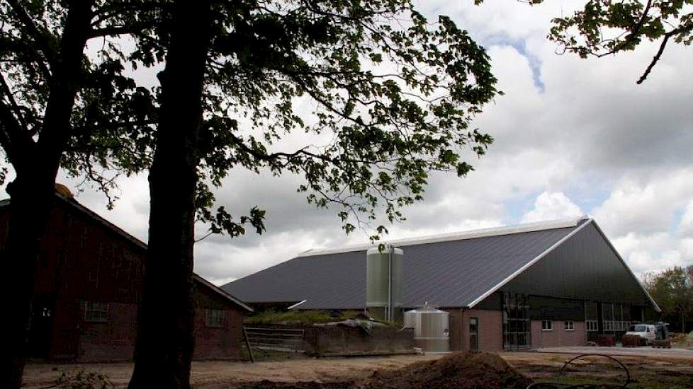 Het bedrijf van Jan Pieter van Tilburg in het Groningse Hellum wordt tijdens de open dag op 23 mei officieel geopend als de 'meest energiezuinige stal van Europa'. De open dag is van 10.00 tot 16.00 uur. Adres: Westerzanden 2, Hellum.