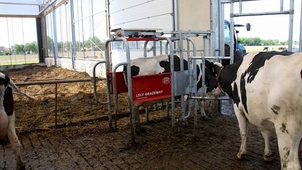 Verder zijn de pot met de beluchtingsvloer die vast aan de bestaande stal zit, de beweidingspoort en zonnecellen te bekijken op de open dag.