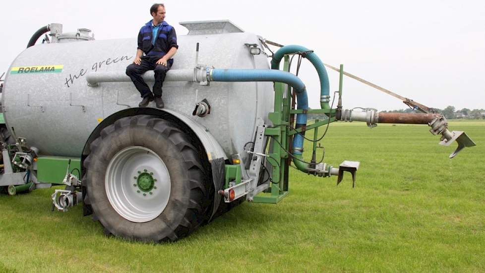 De tank bestaat uit twee compartimenten: één van 4,5 kuub voor het water en één van 10 kuub voor de drijfmest.