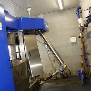 Er is gekozen voor robots van Delaval in spiegelopstelling. In de oude stal werd er gemolken in een 2x4 visgraat melkstal.