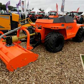 De Greenbot kreeg de 2e prijs voor de Bronzen Sikkel. De Greenbot is een zelfrijdende trekker zonder cabine, die wordt aangestuurd door geavanceerde gps-technologie. De machine kan autonoom regelmatig terugkerende werkzaamheden uitvoeren zonder dat er man