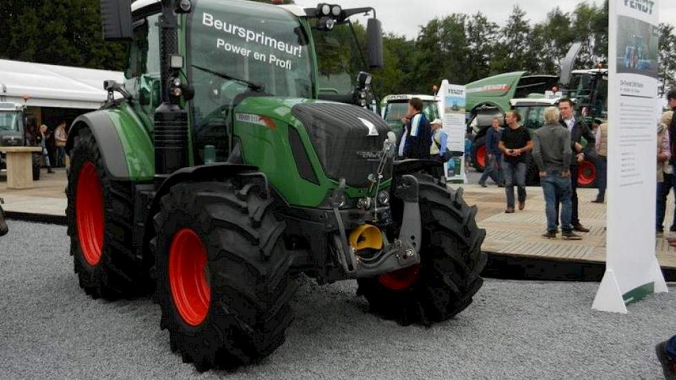 Ook laat Fendt de vernieuwde 700-serie, de 700S4, voor het eerst zien aan het publiek. De nieuwe serie tractoren is standaard voorzien van: Een op luchtberemming gebaseerd remsysteem, 300˚ ruitenwisser,  4-toeren aftakas 540/750/1000 en 1000 toeren econom