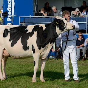 Vierde in de finale werd de op de dag af een jaar oudere vaars Bons-Holsteins Dikkie 177 (Sanchez x Starleader) van Nico Bons uit Ottoland.