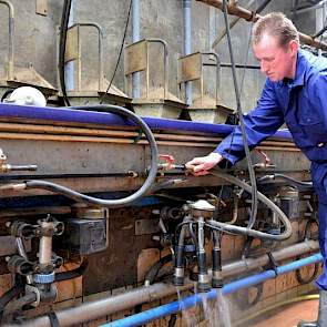 Maatschap Noordhuis-Tuinhof uit Augsbuurt (FR) had al langere tijd veel mastitis onder haar 100 koeien. Bij ongeveer een kwart van de koeien trof Klaas Noordhuis regelmatig uierontsteking aan. Omdat hij vermoedde dat kruisbesmetting via de tepelbekers een