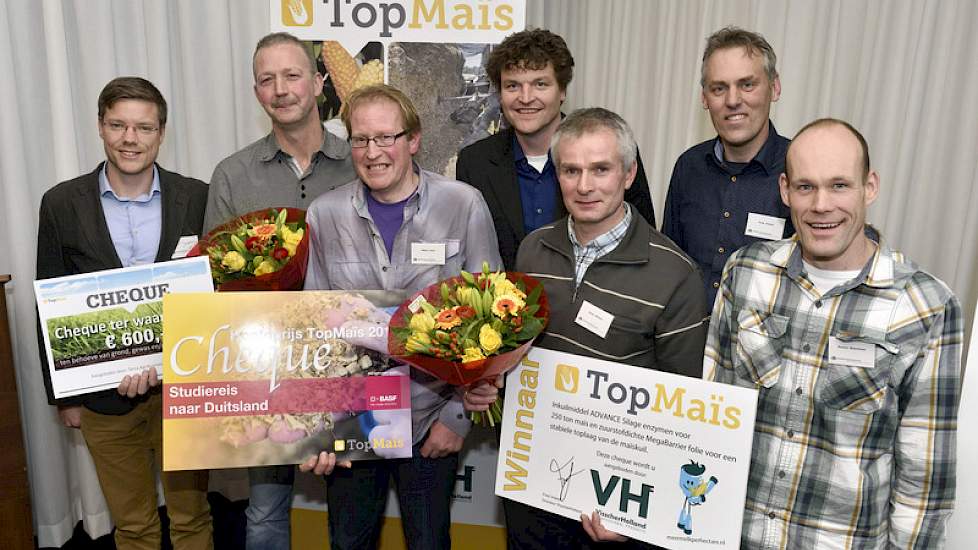 De finalisten met de Topmaïspartners van links naar rechts: Michiel Bosdijk (BASF), Henk Eggen, Albert van der Veen, Jan Willem Krijt (Triferto), Henk Withaar, Fred Vriend (Visscher Holland) en Remco Woertman (Terra Agribusiness).