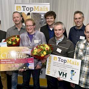 De finalisten met de Topmaïspartners van links naar rechts: Michiel Bosdijk (BASF), Henk Eggen, Albert van der Veen, Jan Willem Krijt (Triferto), Henk Withaar, Fred Vriend (Visscher Holland) en Remco Woertman (Terra Agribusiness).