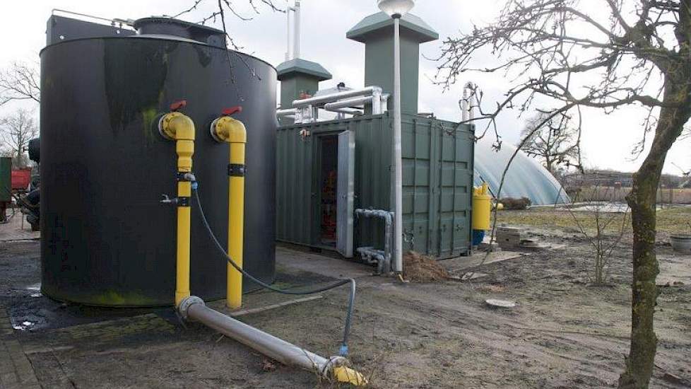 Om het biogas geschikt te maken voor aardgas mag het zwavelgehalte niet te hoog liggen. Op de foto de ontzwavelingsreactor.