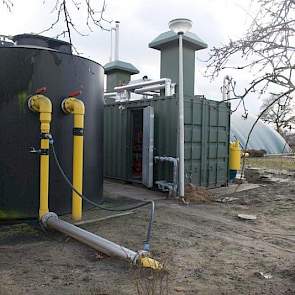 Om het biogas geschikt te maken voor aardgas mag het zwavelgehalte niet te hoog liggen. Op de foto de ontzwavelingsreactor.