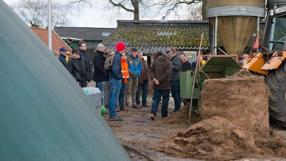 Om het natuurgras geschikt te maken voor gebruik in de vergister maakt Prinsen het product fijn door middel van een schredder. Bij een jaarlijkse doorvoer van 2.800 ton product (mest + natuurgras) ligt de gemiddelde verblijftijd rond de 104 dagen. Door de